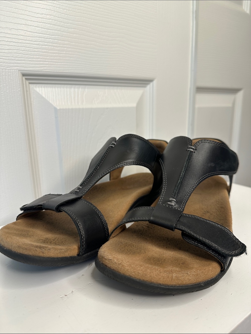 Taos Footwear Black Leather The Show Adjustable Support Sandals - Picture 3 of 9